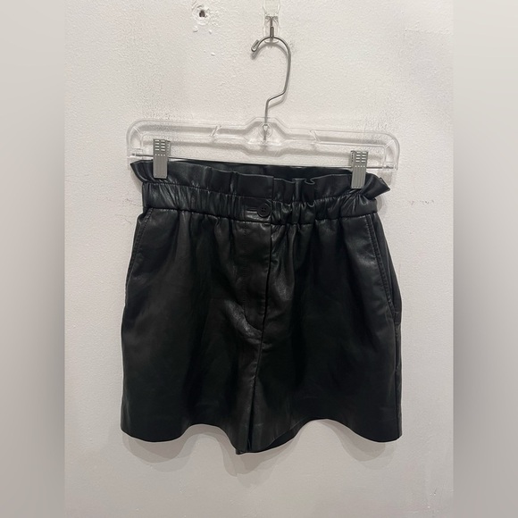 Aritzia Wilfred Paper Bag Vegan Leather Shorts Size 0 Black - Picture 1 of 3